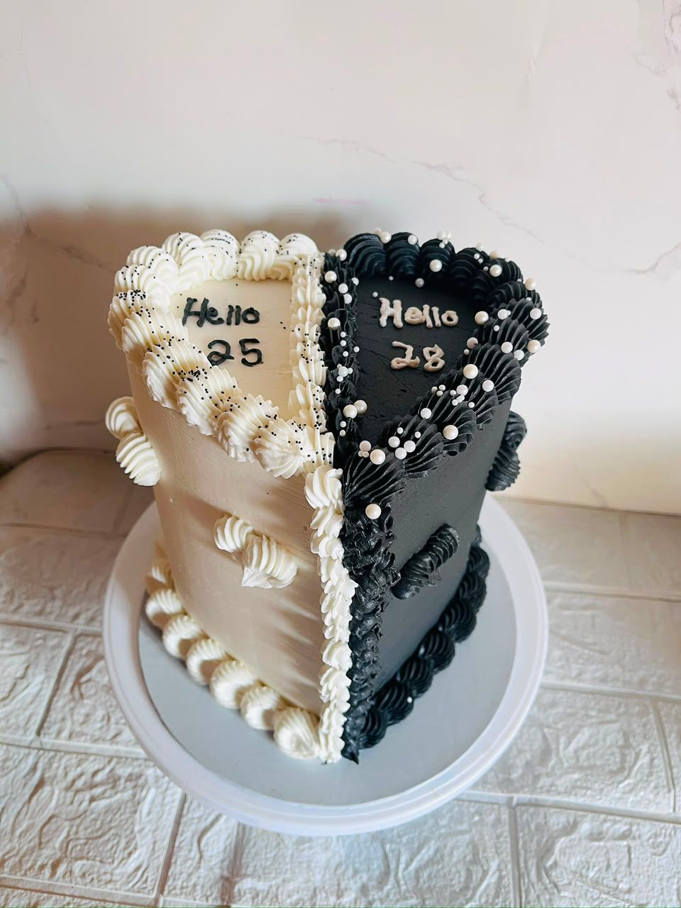 Black & White Duo Mini Cake by Baked by Buhlebenkosi