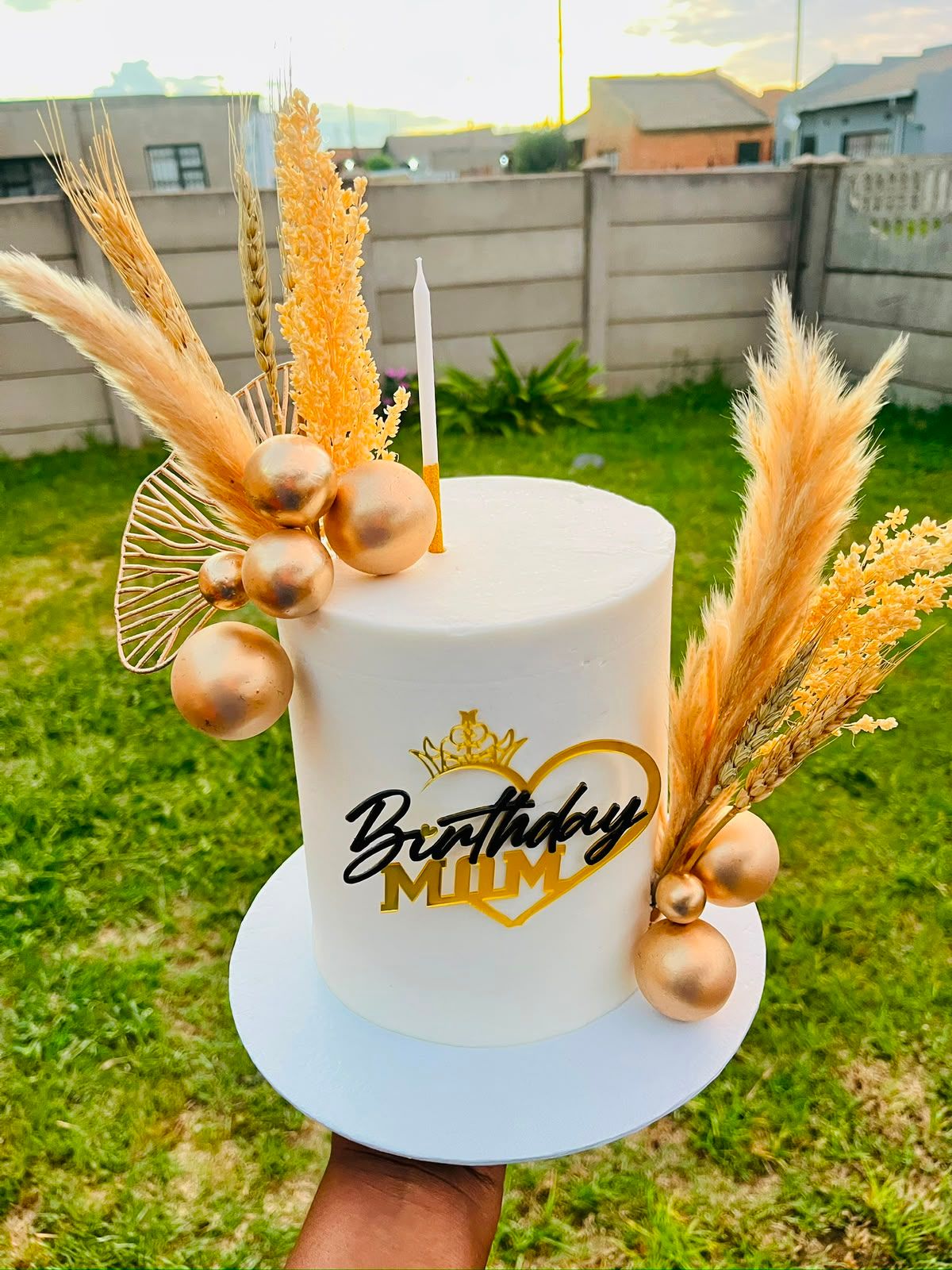 Pampas Gold Mum Mini Cake by Baked by Buhlebenkosi
