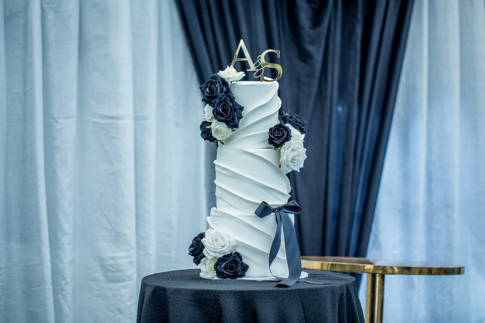 White Navy Rose Wedding by Baked by Buhlebenkosi